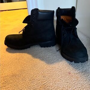 Timberland boots, barely worn (bottom picture), brand new condition!